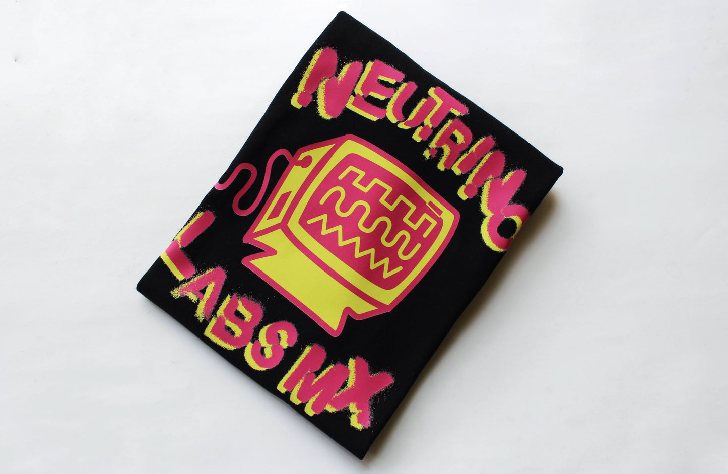 NEUTRINO MERCH-/ PLAYERAS Y SUDADERAS